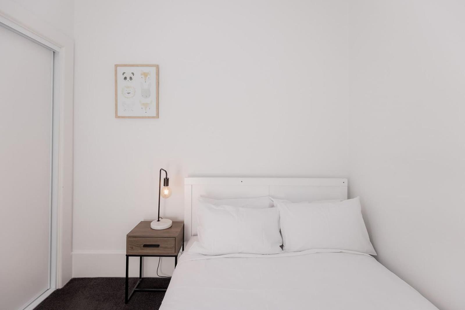 3 Bedroom Spacious Inner-city Pad With Car Park